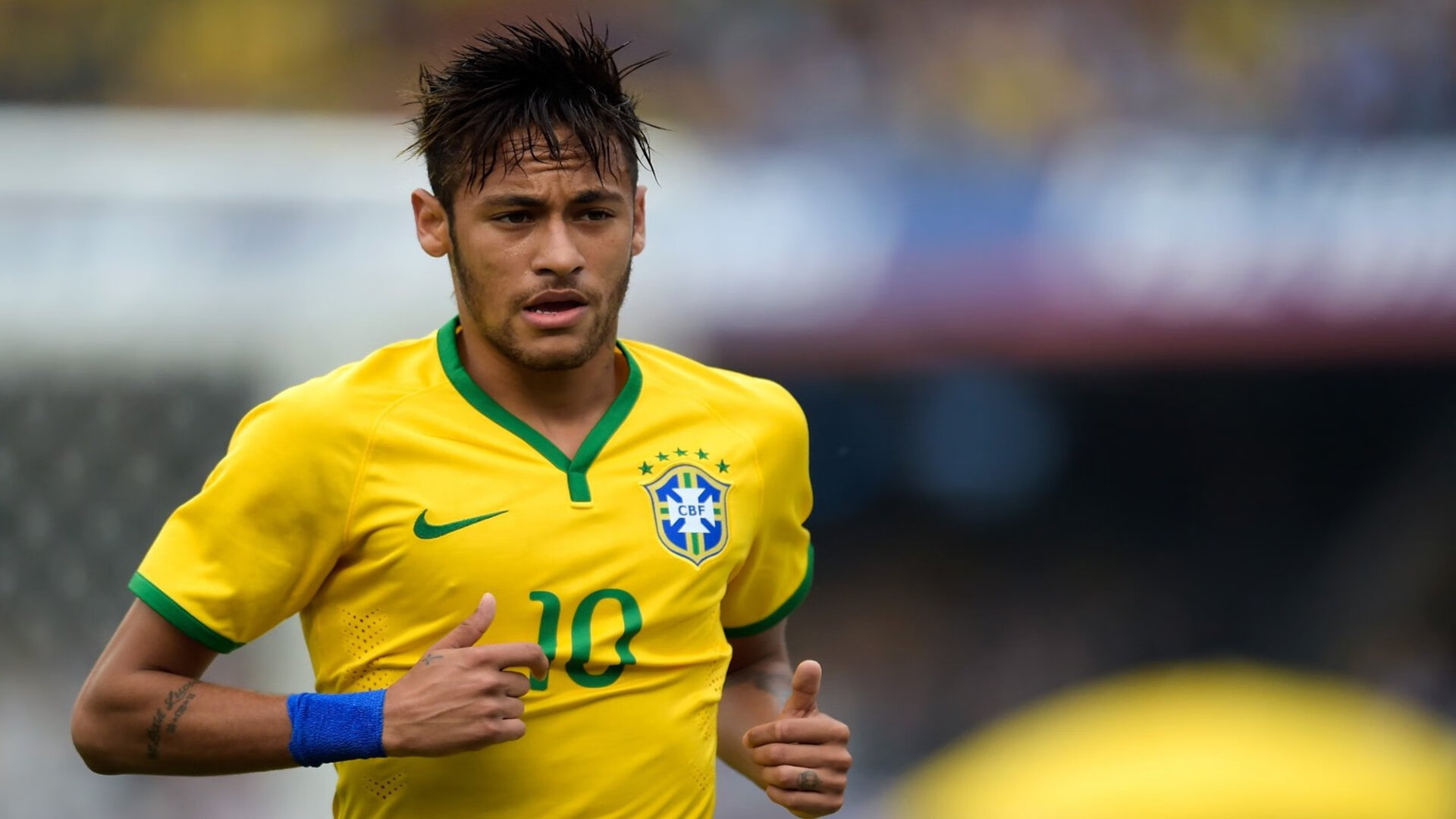 小组赛末轮“生死战”上演,球场氛围紧张