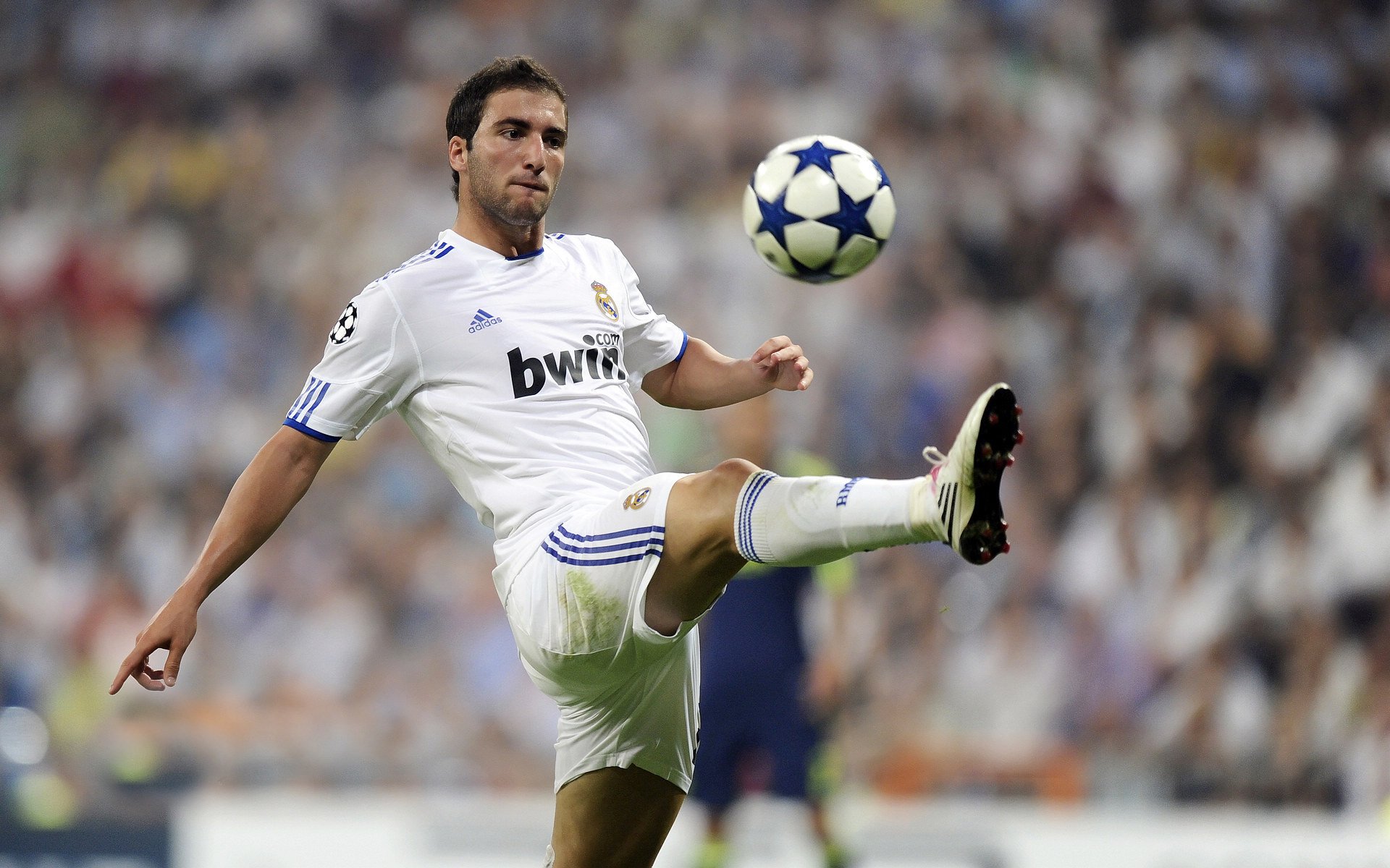 詹姆斯强调团队氛围是连胜关键，詹姆斯组队